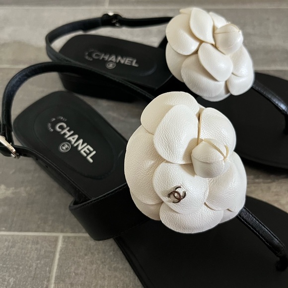 Chanel camellia thong sandals - Picture 2 of 6
